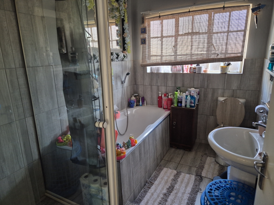 3 Bedroom Property for Sale in Elandia North West